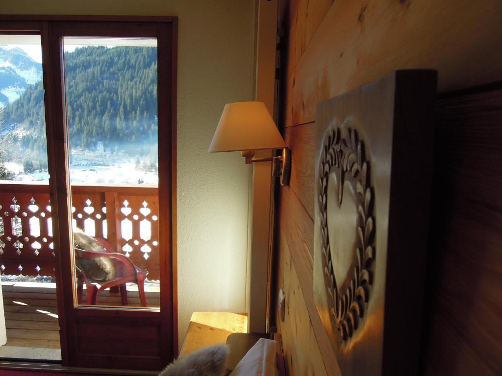Le Roitelet Hotel Châtel Værelse billede